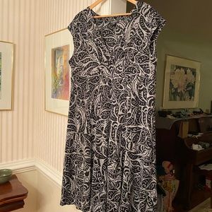 Pretty black and white dress size 20